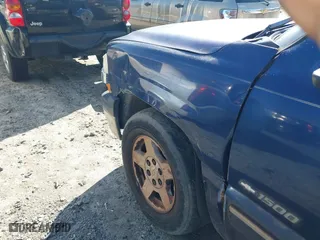 1999 Chevrolet Silverado 1500 LS with VIN 2GCEC19V1X1144026, listed as a IAAI auction lot 41398552 with 216,068 mi miles. Bid and sale history available at carsss.com. Image 6.
