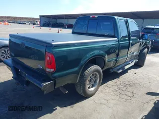 2003 Ford F-250 XL с VIN 1FTNX20L33EC88739, выставлен на аукционе IAAI как лот 42293415 с пробегом 163 159 миль миль и . История ставок и продаж доступна на DreamBid. Изображение 4.