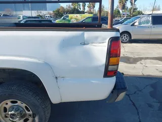 2005 GMC Sierra 2500HD Classic SLE1 with VIN 1GTHC29U65E337195, listed as a IAAI auction lot 41478978 with 323,961 mi miles. Bid and sale history available at carsss.com. Image 6.