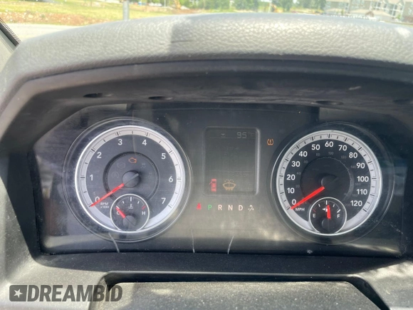 2015 Ram 1500 Express z VIN 3C6JR6AGXFG687430, wystawiony jako Copart lot #59638345 z przebiegiem 86 438 mil mil oraz Czysty tytuł • Clean title. Historia ofert i sprzedaży dostępna na DreamBid. Obrazek 8.