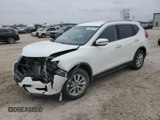 2017 Nissan Rogue SV z VIN JN8AT2MT2HW145906, wystawiony jako Copart lot #44568115 z przebiegiem 104 561 mil mil oraz Szkody całkowita. Historia ofert i sprzedaży dostępna na DreamBid. Obrazek 1.