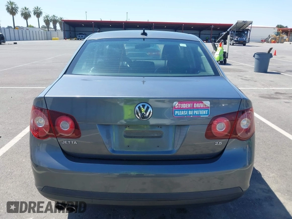 2010 Volkswagen Jetta Limited Edition with VIN 3VWRZ7AJ8AM107256, listed as a IAAI auction lot 42361571 with 110,548 mi miles and . Bid and sale history available at DreamBid. Image 17.