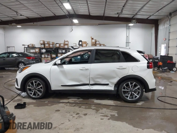 2021 Kia Niro Touring with VIN KNDCC3LC3M5463514, listed as a IAAI auction lot 41564596 with 29,063 mi miles. Bid and sale history available at carsss.com. Image 14.