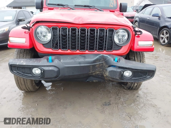 2024 Jeep Wrangler Willys z VIN 1C4RJXN67RW227593, wystawiony jako IAAI lot #41519596 z przebiegiem 7 851 mil mil oraz . Historia ofert i sprzedaży dostępna na DreamBid. Obrazek 6.