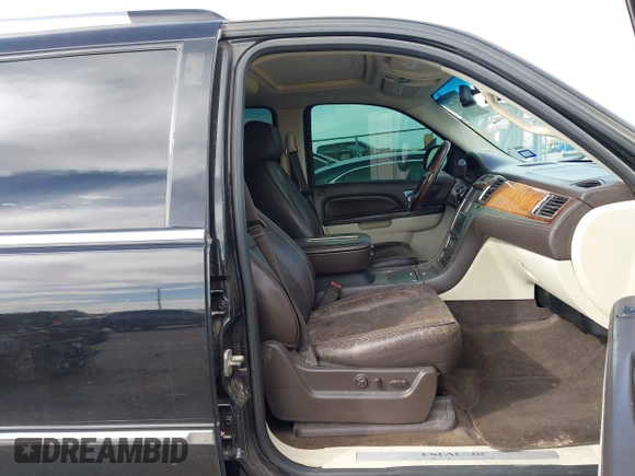 2013 Cadillac Escalade Platinum Edition with VIN 1GYS4DEF8DR302844, listed as a IAAI auction lot 41726120 with 167,425 mi miles. Bid and sale history available at carsss.com. Image 5.