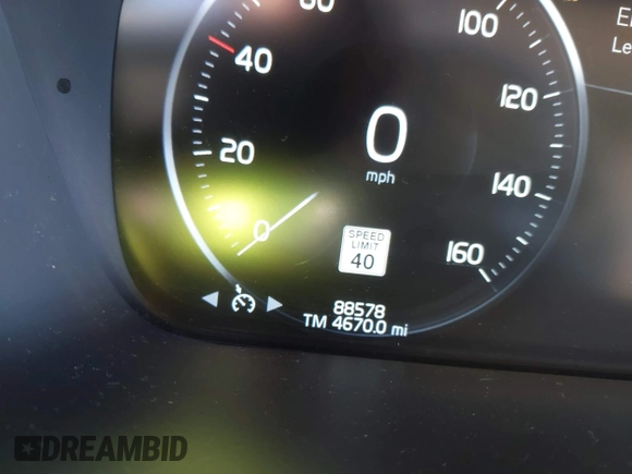 2016 Volvo XC90 T6 Inscription with VIN YV4A22PL1G1036985, listed as a IAAI auction lot 41698124 with 88,578 mi miles. Bid and sale history available at carsss.com. Image 7.