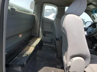 2015 Toyota Tacoma z VIN 5TFTX4CN5FX057365, wystawiony jako Copart lot #53960245 z przebiegiem 174 772 mil mil oraz Szkoda całkowita • Salvage title. Historia ofert i sprzedaży dostępna na DreamBid. Obrazek 10.