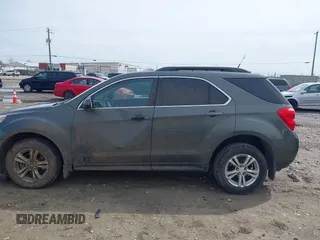 2013 Chevrolet Equinox LT z VIN 2GNALDEK8D6151329, wystawiony jako IAAI lot #41963795 z przebiegiem 106 892 mil mil oraz . Historia ofert i sprzedaży dostępna na DreamBid. Obrazek 14.