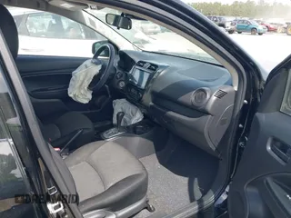 2023 Mitsubishi Mirage ES z VIN ML32AUHJ1PH006883, wystawiony jako IAAI lot #42083470 z przebiegiem 24 993 mil mil oraz . Historia ofert i sprzedaży dostępna na DreamBid. Obrazek 5.
