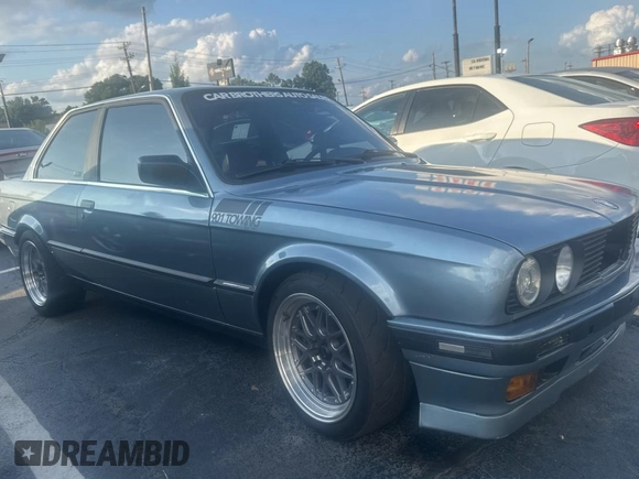 1989 BMW 3 Series 325is z VIN WBAAA2306K4259822, wystawiony jako Copart lot #60571445 z przebiegiem 125 750 mil mil oraz Czysty tytuł • Clean title. Historia ofert i sprzedaży dostępna na DreamBid. Obrazek 1.