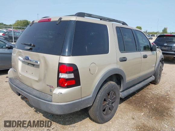 2006 Ford Explorer XLT with VIN 1FMEU738X6UA54701, listed as a IAAI auction lot 40302306 with 194,747 mi miles. Bid and sale history available at carsss.com. Image 4.