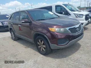 2012 Kia Sorento LX z VIN 5XYKT4A15CG241033, wystawiony jako IAAI lot #42439153 z przebiegiem 248 220 mil mil oraz . Historia ofert i sprzedaży dostępna na DreamBid. Obrazek 1.