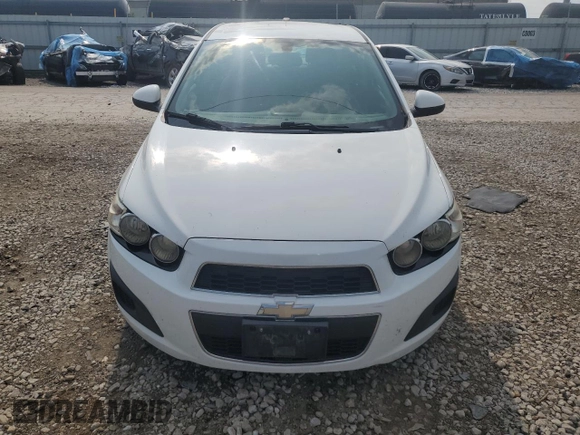 2015 Chevrolet Sonic LT z VIN 1G1JC5SH8F4120862, wystawiony jako Copart lot #60685265 z przebiegiem 163 346 mil mil oraz Czysty tytuł • Clean title. Historia ofert i sprzedaży dostępna na DreamBid. Obrazek 5.