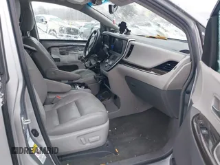 2017 Toyota Sienna XLE with VIN 5TDDZ3DC1HS162080, listed as a IAAI auction lot 41424523 with 92,288 mi miles and . Bid and sale history available at carsss.com. Image 5.
