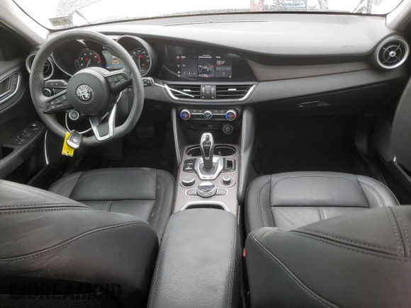 2021 Alfa Romeo Giulia Ti z VIN ZARFANBN0M7649345, wystawiony jako Copart lot #55123615 z przebiegiem 29 562 mil mil oraz Szkoda całkowita • Salvage title. Historia ofert i sprzedaży dostępna na DreamBid. Obrazek 8.