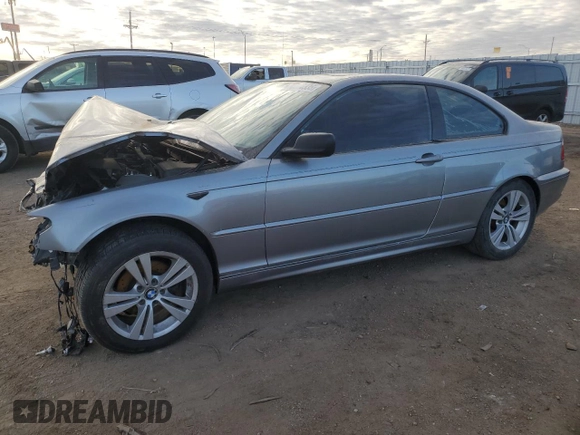 2005 BMW 3 Series 325Ci z VIN WBABV13495JT23413, wystawiony jako Copart lot #50524335 z przebiegiem 150 999 mil mil oraz Szkoda całkowita • Salvage title. Historia ofert i sprzedaży dostępna na DreamBid. Obrazek 1.
