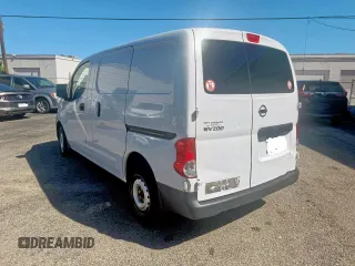 2018 Nissan NV200 S z VIN 3N6CM0KN0JK705415, wystawiony jako Copart lot #56692465 z przebiegiem 263 522 mil mil oraz Czysty tytuł • Clean title. Historia ofert i sprzedaży dostępna na DreamBid. Obrazek 3.