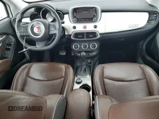 2017 FIAT 500X Lounge z VIN ZFBCFXDB6HP622947, wystawiony jako Copart lot #44979985 z przebiegiem 57 373 mil mil oraz Szkoda całkowita • Salvage title. Historia ofert i sprzedaży dostępna na DreamBid. Obrazek 8.