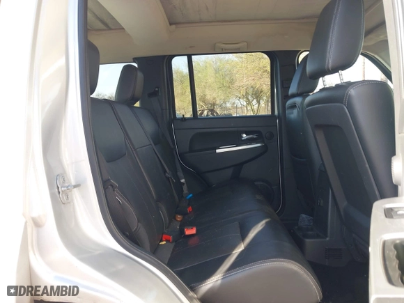 2009 Jeep Liberty Limited with VIN 1J8GN58KX9W527260, listed as a IAAI auction lot 41901644 with 154,010 mi miles. Bid and sale history available at carsss.com. Image 8.