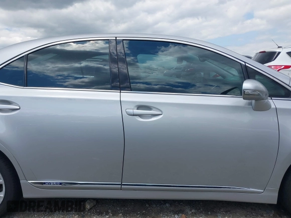 2010 Lexus HS 250h z VIN JTHBB1BA6A2014293, wystawiony jako IAAI lot #41948412 z przebiegiem 224 399 mil mil oraz . Historia ofert i sprzedaży dostępna na DreamBid. Obrazek 13.