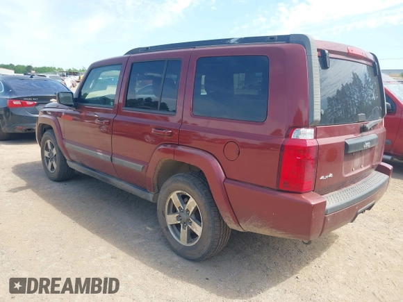 2008 Jeep Commander Sport z VIN 1J8HG48K08C232970, wystawiony jako IAAI lot #42014357 z przebiegiem 136 006 mil mil oraz . Historia ofert i sprzedaży dostępna na DreamBid. Obrazek 3.