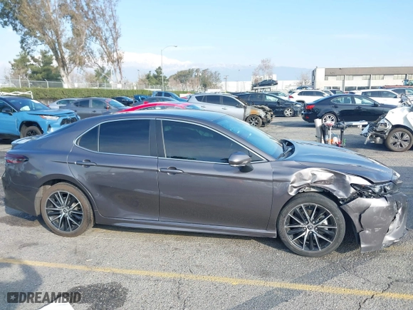 2022 Toyota Camry SE with VIN 4T1T11AK8NU689314, listed as a IAAI auction lot 41425080 with 29,775 mi miles. Bid and sale history available at carsss.com. Image 13.