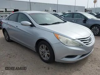 2013 Hyundai Sonata GLS z VIN 5NPEB4AC7DH677751, wystawiony jako IAAI lot #42267980 z przebiegiem Nie podano mil oraz . Historia ofert i sprzedaży dostępna na DreamBid. Obrazek 1.