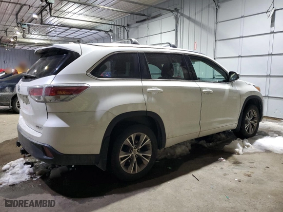 2014 Toyota Highlander XLE with VIN 5TDJKRFHXES031731, listed as a Copart auction lot 45464715 with 140,699 mi miles and Salvage Title. Bid and sale history available at carsss.com. Image 3.