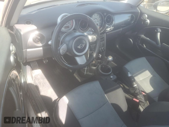 2005 MINI Hardtop S with VIN WMWRE33415TD90833, listed as a Copart auction lot 61238165 with 174,647 mi miles and Salvage title. Bid and sale history available at DreamBid. Image 8.