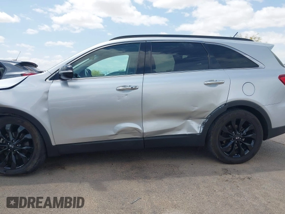 2020 Kia Sorento S z VIN 5XYPG4A55LG694372, wystawiony jako IAAI lot #42183383 z przebiegiem 57 980 mil mil oraz . Historia ofert i sprzedaży dostępna na DreamBid. Obrazek 15.