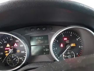 2008 Mercedes-Benz M 350 с VIN 4JGBB86E38A349563, выставлен на аукционе IAAI как лот 42338970 с пробегом 237 107 миль миль и . История ставок и продаж доступна на DreamBid. Изображение 7.