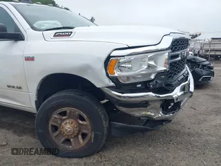 2022 Ram 2500 Tradesman with VIN 3C6UR5CJXNG110864, listed as a IAAI auction lot 40128020 with 55,561 mi miles. Bid and sale history available at carsss.com. Image 6.