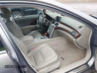 2006 Acura RL z VIN JH4KB165X6C006938, wystawiony jako IAAI lot #41936024 z przebiegiem 235 390 mil mil oraz . Historia ofert i sprzedaży dostępna na DreamBid. Obrazek 5.