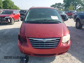 2007 Chrysler Town & Country LX z VIN 2A4GP44R87R190635, wystawiony jako IAAI lot #42279176 z przebiegiem 115 920 mil mil oraz . Historia ofert i sprzedaży dostępna na DreamBid. Obrazek 12.