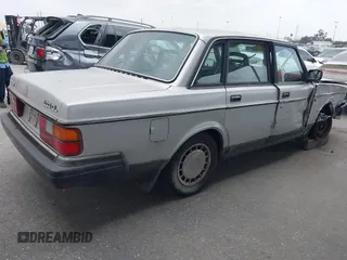 1990 Volvo 240 с VIN YV1AA8841L1418504, выставлен на аукционе IAAI как лот 42110540 с пробегом 216 447 миль миль и . История ставок и продаж доступна на DreamBid. Изображение 4.