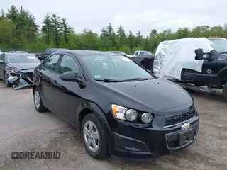 2016 Chevrolet Sonic LS z VIN 1G1JA5SG2G4116997, wystawiony jako IAAI lot #42303709 z przebiegiem 55 766 mil mil oraz . Historia ofert i sprzedaży dostępna na DreamBid. Obrazek 1.