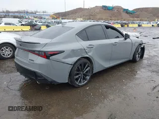 2024 Lexus IS 350 F Sport z VIN JTHBZ1E22R5035541, wystawiony jako IAAI lot #41060031 z przebiegiem 8 390 mil mil oraz . Historia ofert i sprzedaży dostępna na DreamBid. Obrazek 4.