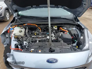 2022 Ford Escape SE Hybrid with VIN 1FMCU9BZ5NUB06831, listed as a IAAI auction lot 41747501 with 26,892 mi miles and . Bid and sale history available at carsss.com. Image 10.