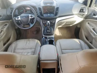 2015 Ford Escape SE z VIN 1FMCU0G96FUB88400, wystawiony jako Copart lot #61174495 z przebiegiem Nie podano mil oraz Czysty tytuł • Clean title. Historia ofert i sprzedaży dostępna na DreamBid. Obrazek 8.