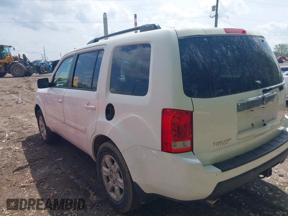 2011 Honda Pilot EX-L with VIN 5FNYF4H58BB085635, listed as a IAAI auction lot 42114205 with 218,399 mi miles. Bid and sale history available at carsss.com. Image 3.