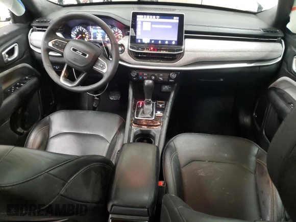 2023 Jeep Compass Latitude Lux z VIN 3C4NJDFN0PT559414, wystawiony jako Copart lot #48140005 z przebiegiem 21 559 mil mil oraz Szkoda całkowita • Salvage title. Historia ofert i sprzedaży dostępna na DreamBid. Obrazek 8.