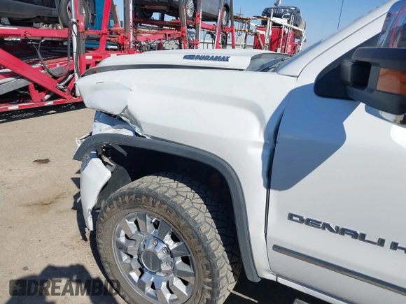 2019 GMC Sierra 2500HD Denali with VIN 1GT12SEY8KF139611, listed as a IAAI auction lot 41641028 with 69,776 mi miles. Bid and sale history available at carsss.com. Image 6.
