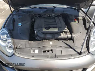 2016 Porsche Cayenne z VIN WP1AA2A22GKA08076, wystawiony jako Copart lot #55059565 z przebiegiem 71 521 mil mil oraz Szkoda całkowita • Salvage title. Historia ofert i sprzedaży dostępna na DreamBid. Obrazek 12.