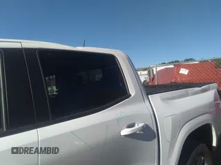 2024 Chevrolet Colorado 2WD LT z VIN 1GCPSCEKXR1255752, wystawiony jako IAAI lot #40898978 z przebiegiem 100 mil mil oraz . Historia ofert i sprzedaży dostępna na DreamBid. Obrazek 18.