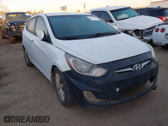 2013 Hyundai Accent SE z VIN KMHCU5AE8DU090226, wystawiony jako IAAI lot #41652307 z przebiegiem 235 459 mil mil oraz . Historia ofert i sprzedaży dostępna na DreamBid. Obrazek 1.