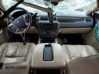 2008 GMC Sierra Denali z VIN 2GTEK638981155280, wystawiony jako Copart lot #60774984 z przebiegiem 195 303 mil mil oraz Szkody całkowita. Historia ofert i sprzedaży dostępna na DreamBid. Obrazek 8.