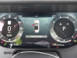 2025 Land Rover Range Rover SE z VIN SALKP9FU1SA280360, wystawiony jako IAAI lot #42067166 z przebiegiem 2 712 mil mil oraz . Historia ofert i sprzedaży dostępna na DreamBid. Obrazek 7.