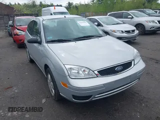 2007 Ford Focus S with VIN 1FAHP31N27W252727, listed as a IAAI auction lot 42194199 with 25,581 mi miles and . Bid and sale history available at carsss.com. Image 1.