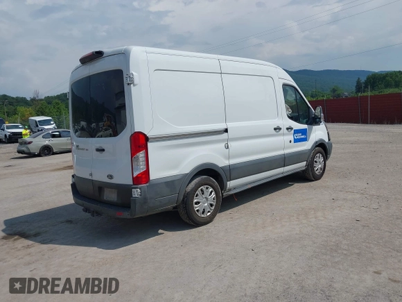 2018 Ford Transit z VIN 1FTYE1CM1JKA97062, wystawiony jako IAAI lot #42728269 z przebiegiem 103 586 mil mil oraz . Historia ofert i sprzedaży dostępna na DreamBid. Obrazek 4.