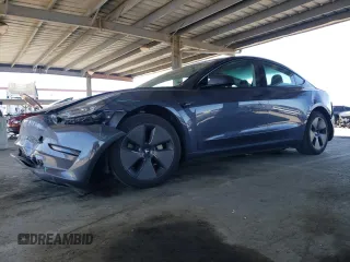 2023 Tesla Model 3 z VIN 5YJ3E1EA2PF715931, wystawiony jako Copart lot #49866425 z przebiegiem 43 777 mil mil oraz Szkoda całkowita • Salvage title. Historia ofert i sprzedaży dostępna na DreamBid. Obrazek 1.